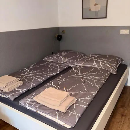 Appartement 18 *